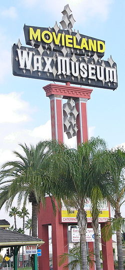 movieland-wax-museum-sign-post-buena-park